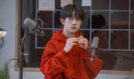 爆料易烊千玺的网红视频,揭秘明星私下生活瞬间