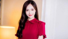 唐嫣爆料粉色衣服视频播放,视频播放引发热议