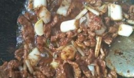 酱爆牛肉爆料怎么做视频,家常美味轻松学