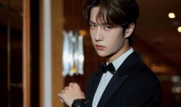 胡明昊恋情爆料最新消息,神秘女友身份引热议，细节揭秘！